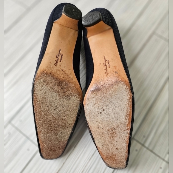 Salvatore Ferragamo Striped Suede Almond Toe Kitten Heels in Midnight Size 8.5 - Picture 12 of 12